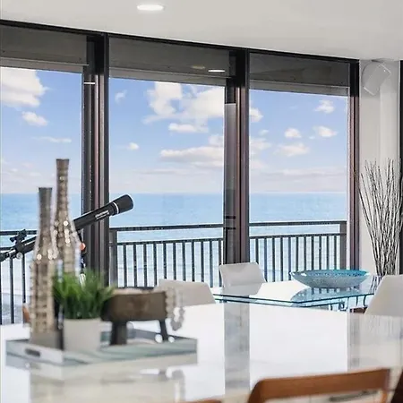 Panoramic 2-Bedroom Corner Condo With Balcony